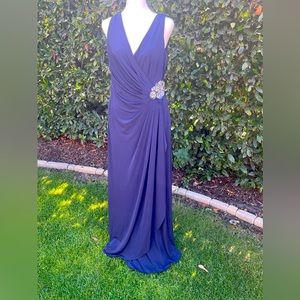 Calvin Klein gorgeous evening gown!completely lined! Absolutely stunning!